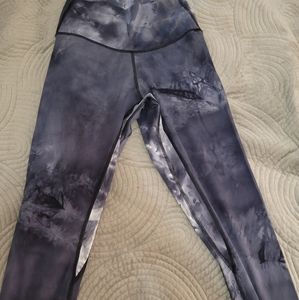 High waisted tye-dye grey stretchy leggings